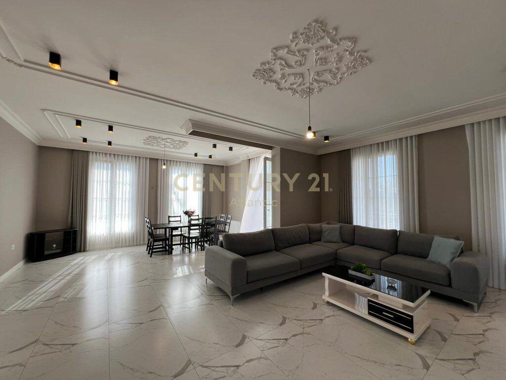 VILE UNIKE PER QERA NE SHIJAK TEK 4 RRUGET !