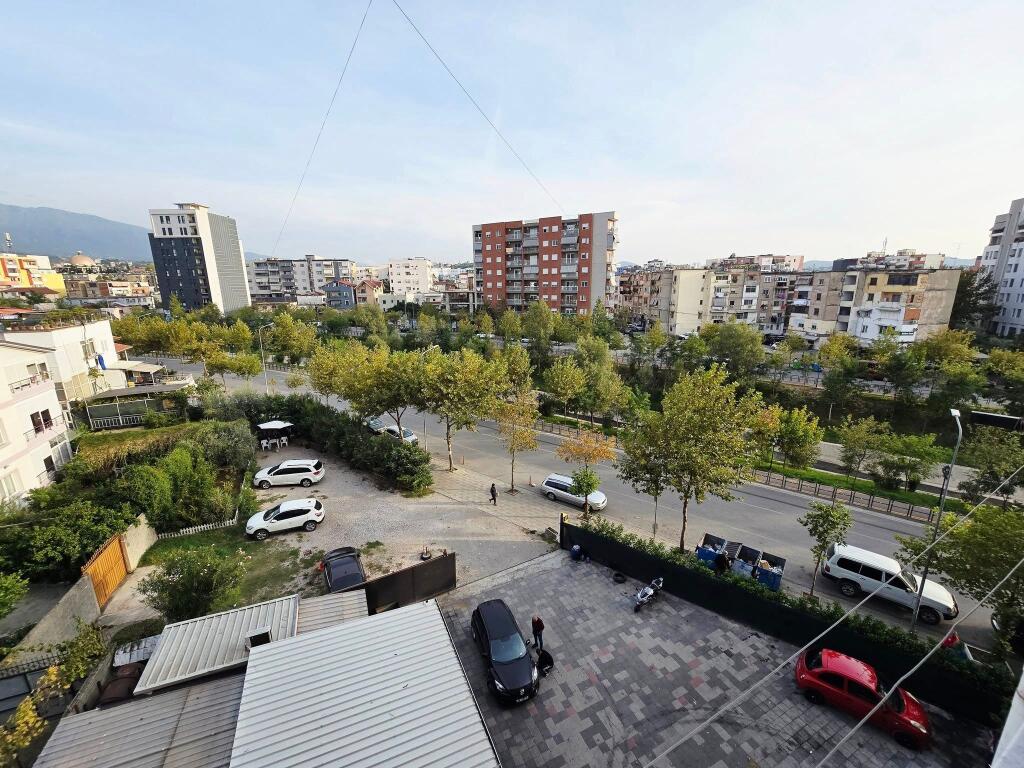 JEPET ME QIRA : Apartament 2+1+ 2/BLV "ZHAN DARK