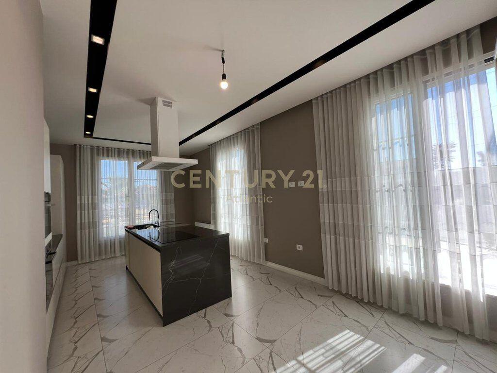 VILE UNIKE PER QERA NE SHIJAK TEK 4 RRUGET !