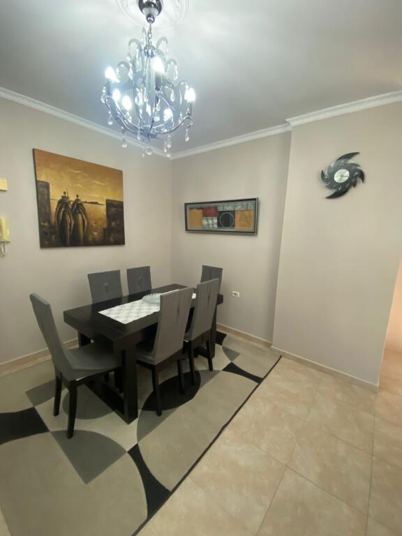 Jepet me qera apartament 2+1+2 tualete+ballkon te Fusha e Aviacionit te "Bar Votra".