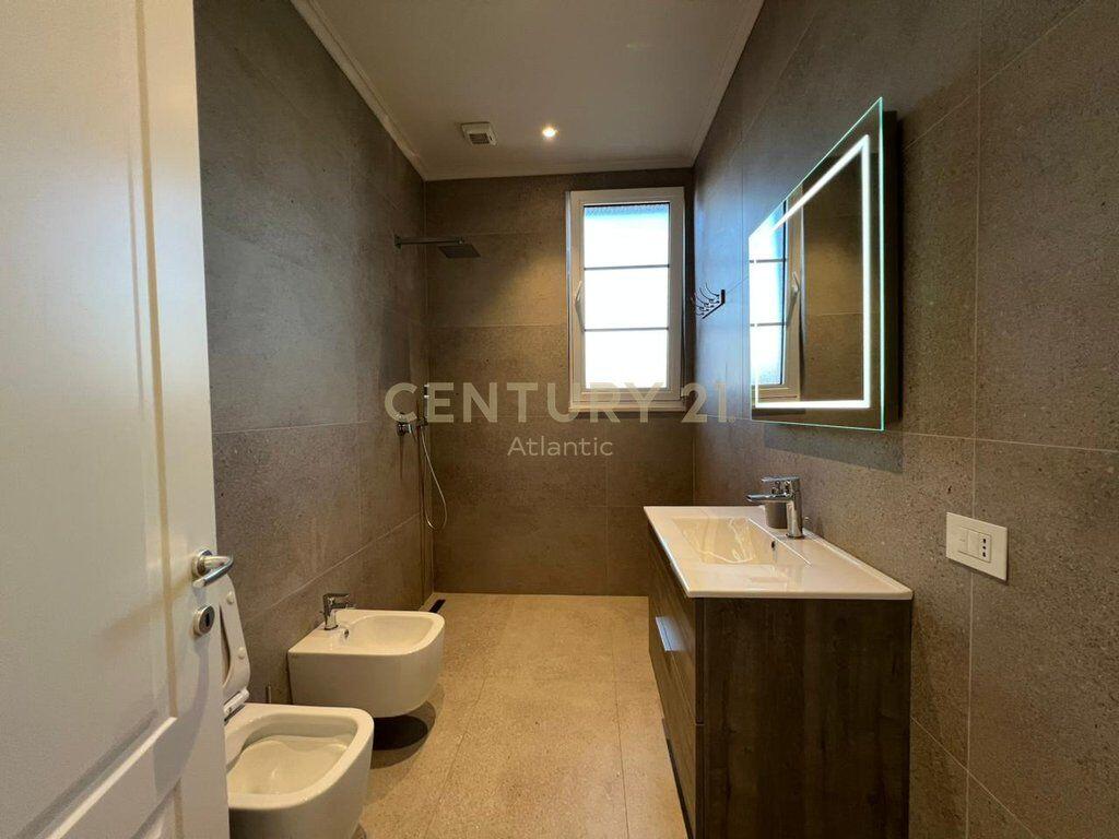 VILE UNIKE PER QERA NE SHIJAK TEK 4 RRUGET !