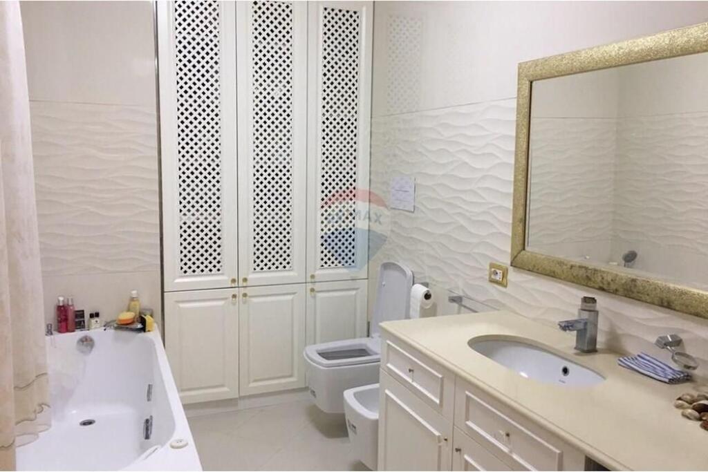 Apartment 2+1+2 for Sale Kolombo Complex