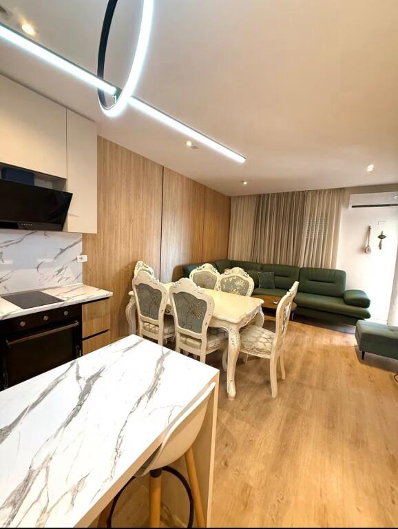 Appartamento 1+1 in vendita, vicino a Shkembi i Kavajes, Golem.