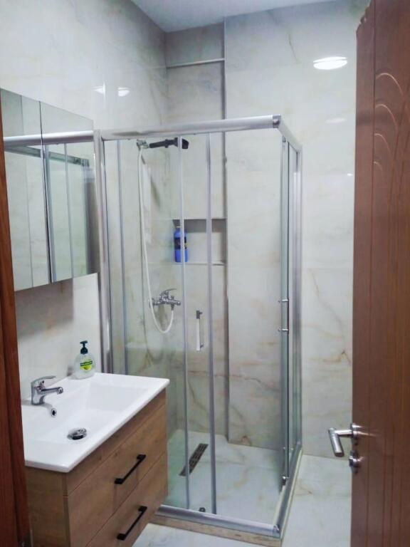 JEPET ME QIRA : Apartament 2+1+ 2/KOMPLEKSI MOLLA/ ASTIR