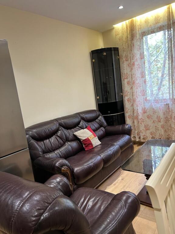 Apartament 2+1 per qira tek Bulevardi Bajram Curri.