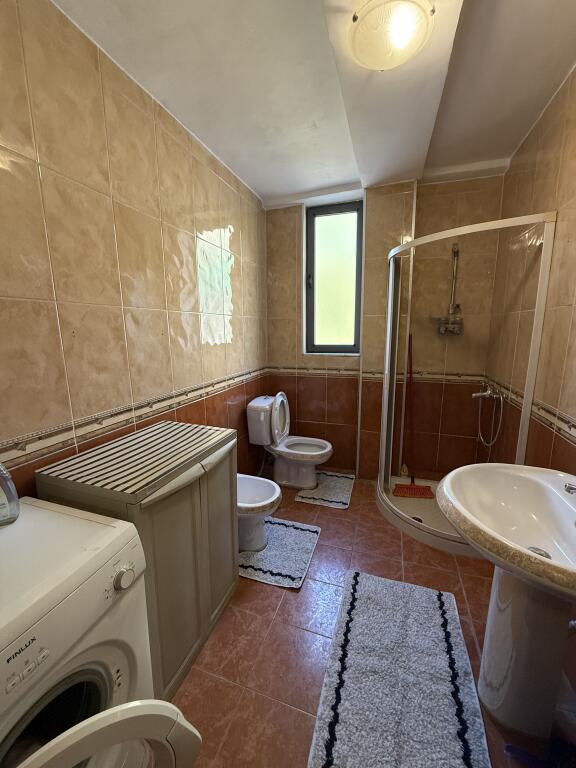 Tek Shkolla E Baletit, Jepet Apartament 1+1 Per Qira Me Mobilim Modern!