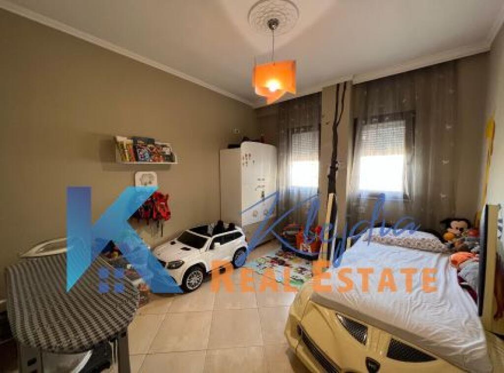 Apartament 2+1+2 me qira te Kodra e Diellit, afer market Aldi