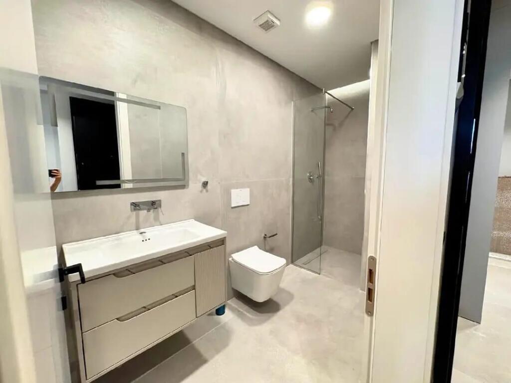 Jepen me qira 3 garsoniere te bollshme me ambjent Gatimi me vete secila