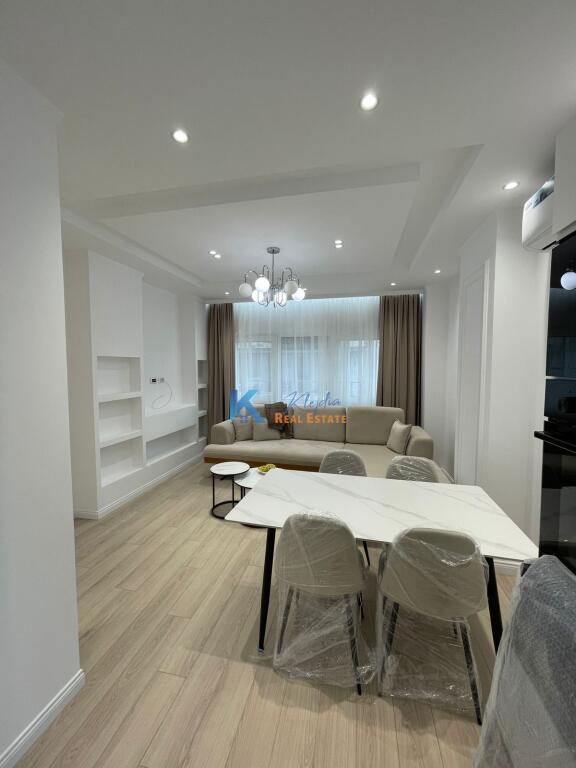 Apartament 2+1+Parkim per qira te Myslym Shyri, Rruga Him Kolli