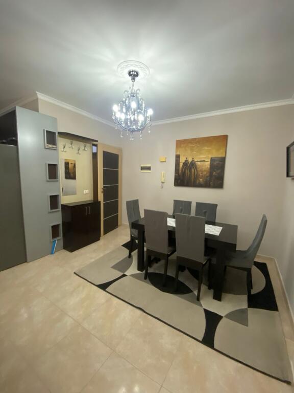 Jepet me qera apartament 2+1+2 tualete+ballkon te Fusha e Aviacionit te "Bar Votra".