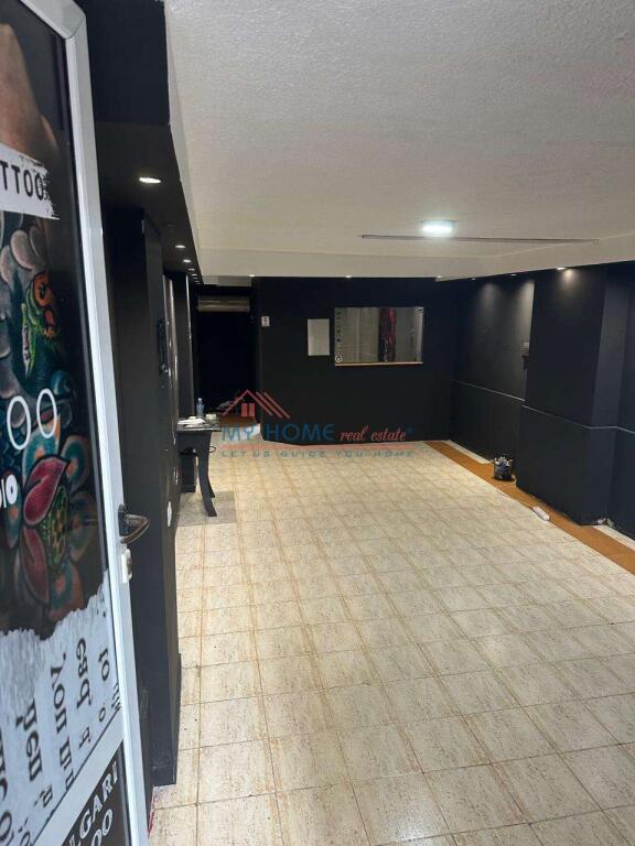 Dyqan me Qera Komuna e Parisit Tirane