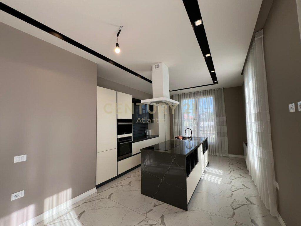 VILE UNIKE PER QERA NE SHIJAK TEK 4 RRUGET !