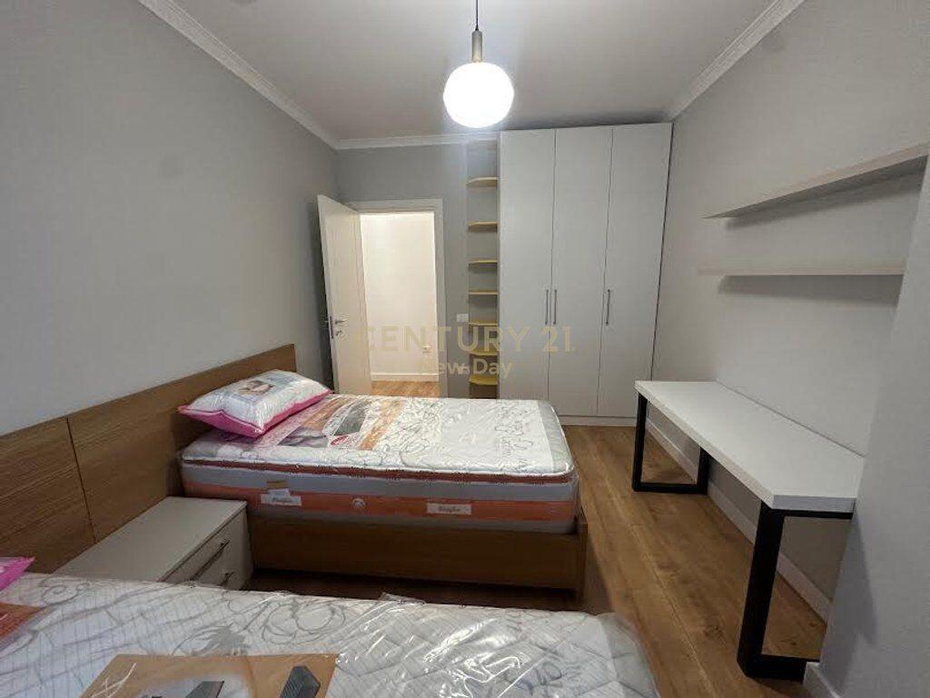 Apartment newly furnished for rent at Pazari Ri.