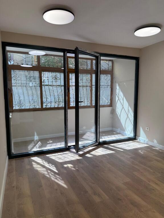 Zyrë - Për Qira NE BLLOK