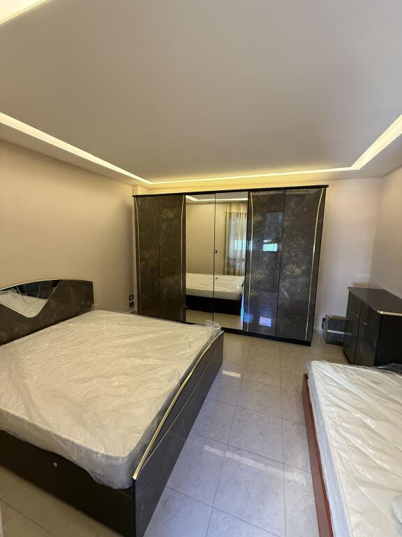 Tek Shkolla E Baletit, Jepet Apartament 1+1 Per Qira Me Mobilim Modern!