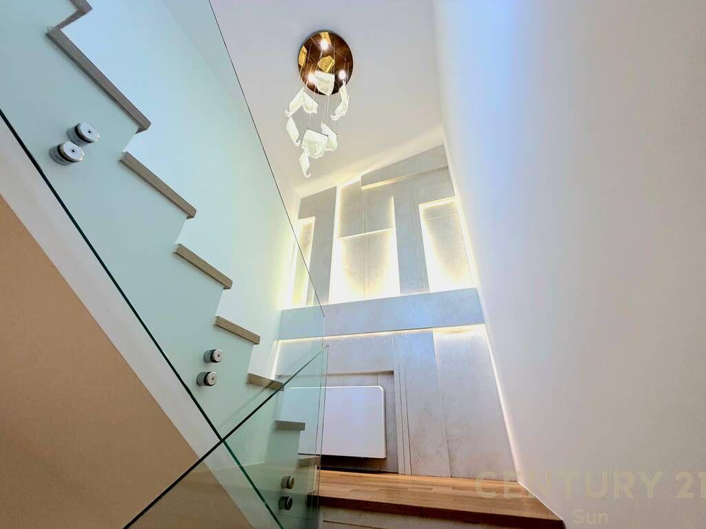 Villa in vendita vicino a Teg