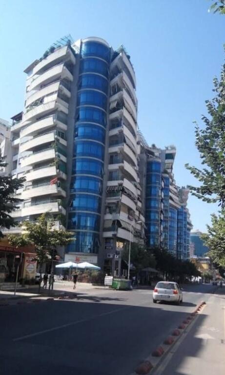 Shitet, Apartament 2+1 , Kompleksi Halili, 250000 Euro.