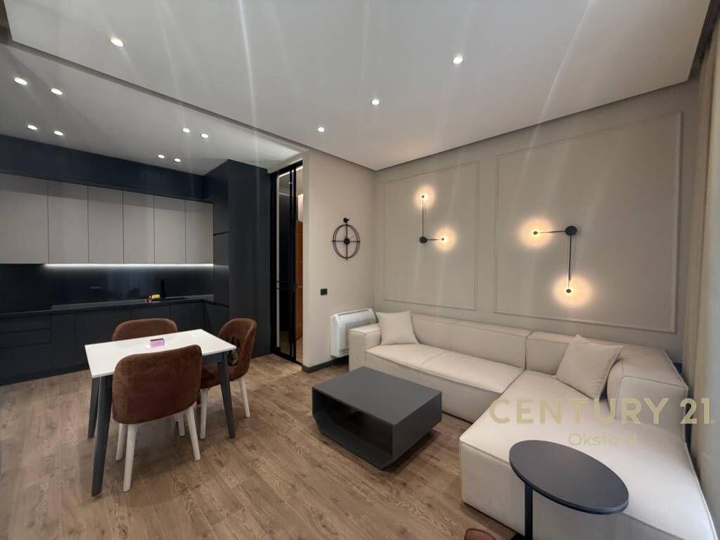 Apartament per qira 1+1+post parkimi i mobiluar, tek Kompleksi "Deliorgji"!
