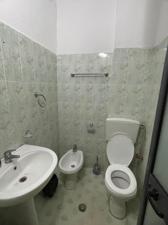 Shitet Apartament 2+1 Golem