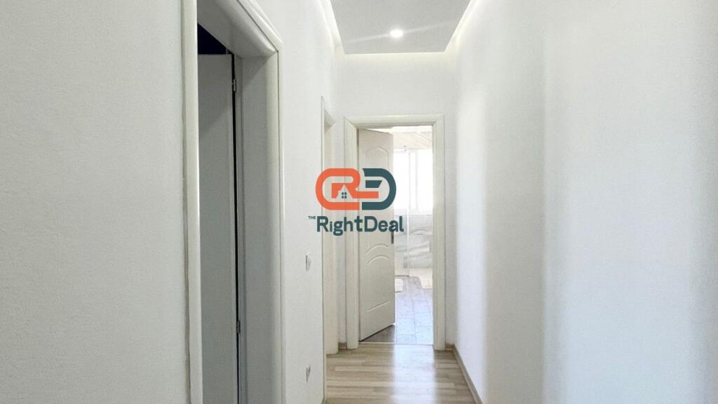 In Centro, Al 9° Piano, Appartamento 2+1+2 In Affitto Investito Con Vista Super !