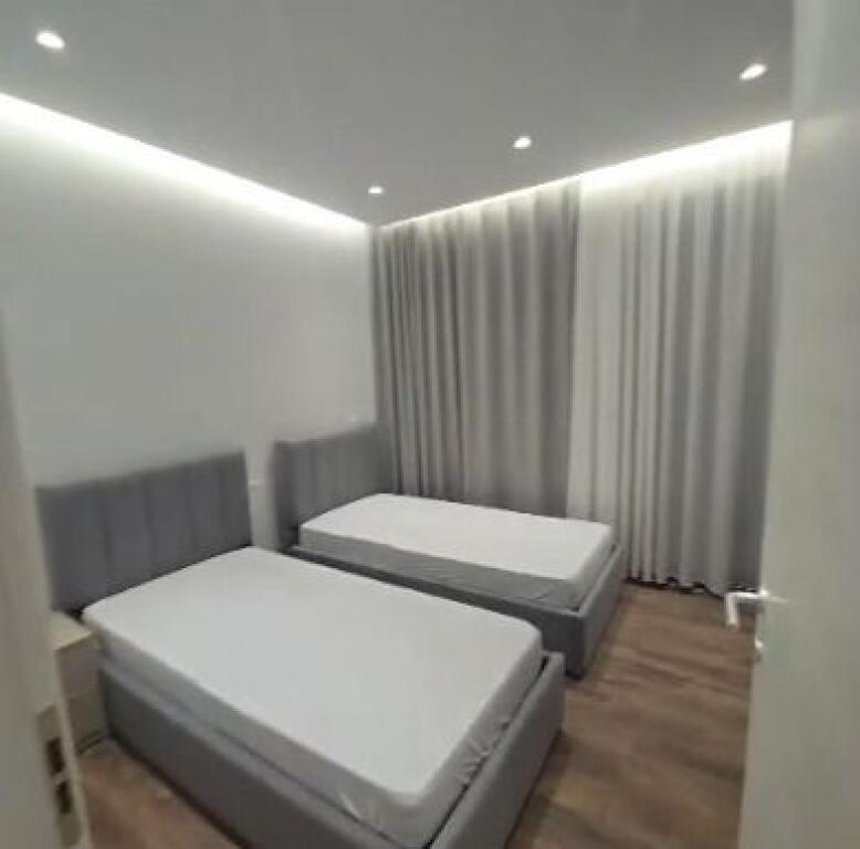 Affitto, Appartamento 2+1+Posto Auto, 21 Dhjetori, 700Euro/mese