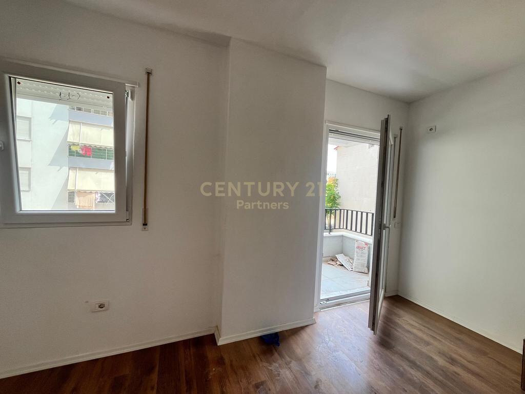 AMBIENT PER ZYRA ME QIRA TEK PAZARI I RI!