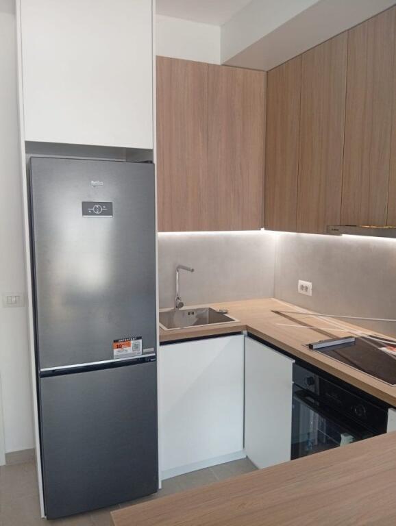 Jepet me Qera Super Apartament 1+1 tek Pazari i Ri