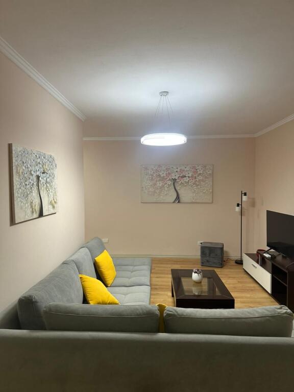 🏢Ish Fusha Aviacionit,Rr.Studenti jepet me qera apartament ,2+1,i mobiluar 65,000Leke