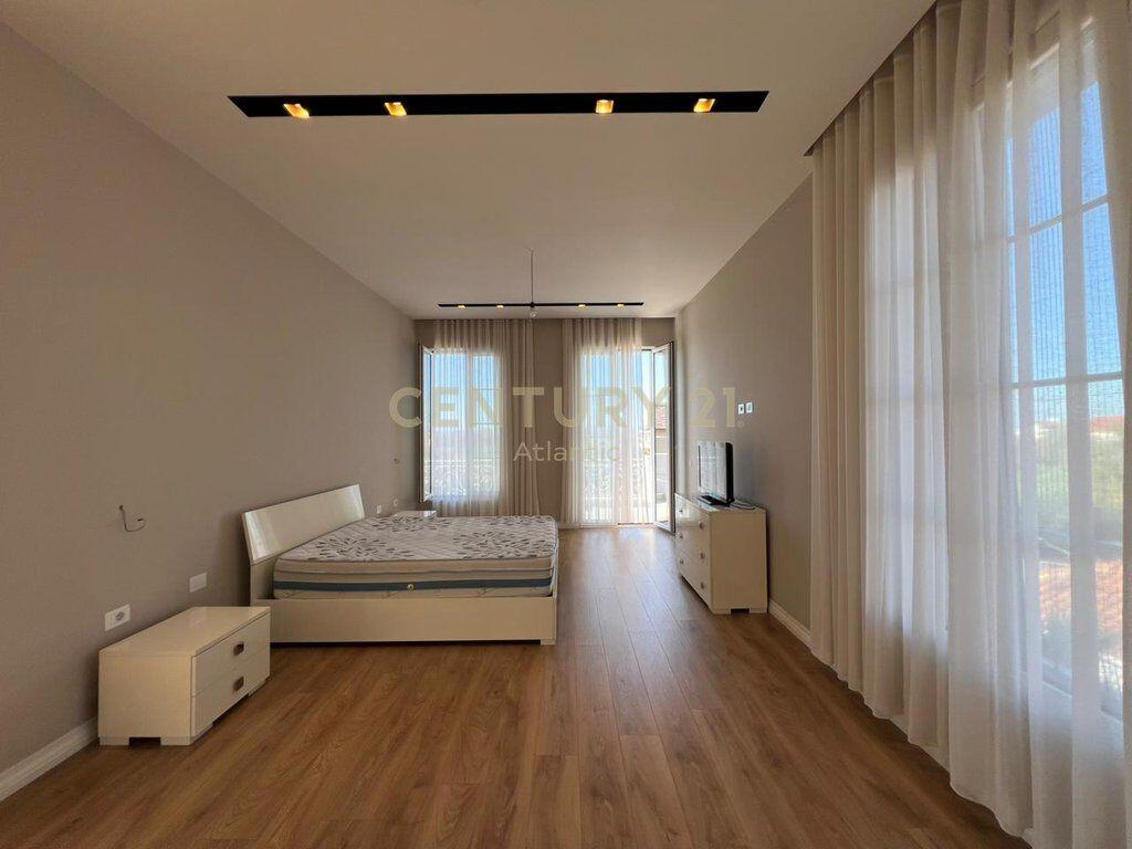 VILE UNIKE PER QERA NE SHIJAK TEK 4 RRUGET !