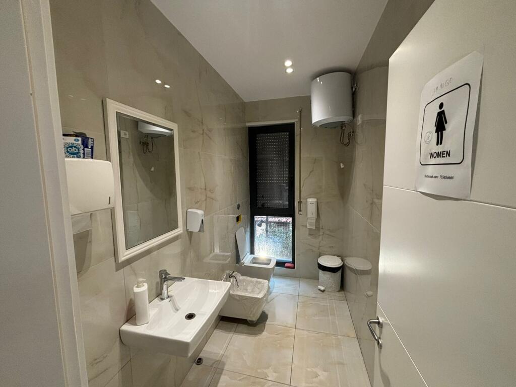 AMBIENT ZYRE ME QERA NE QENDER