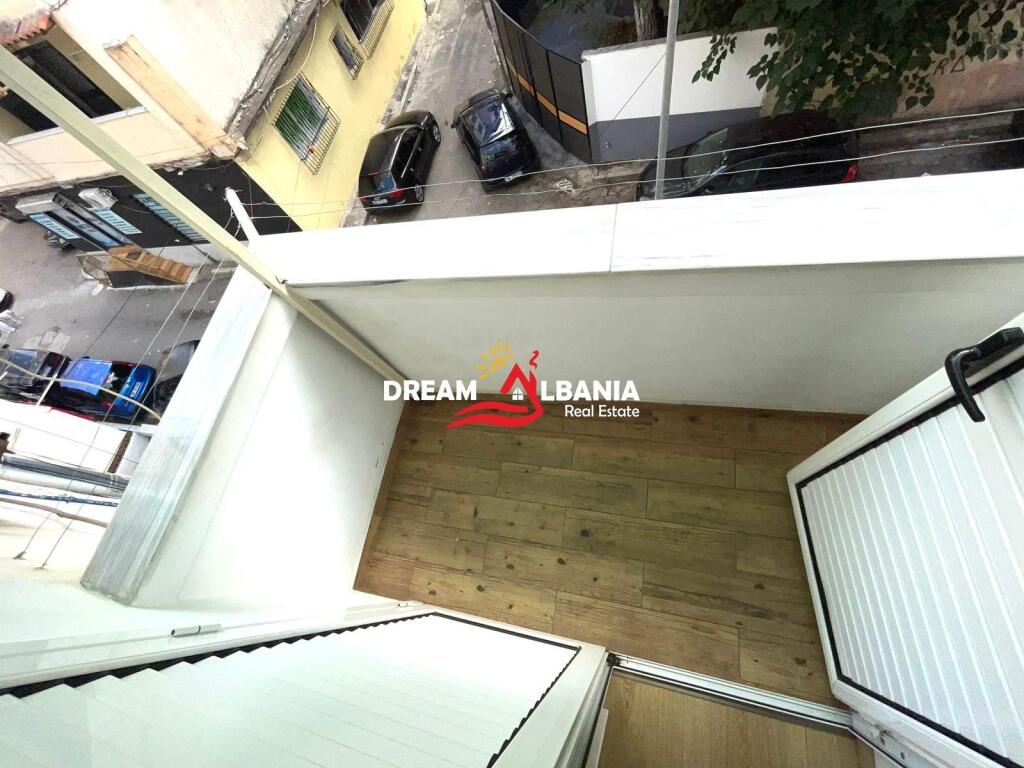 Affittasi appartamento 2+1+2 balconi al rondò di Zogu te Zi, Tirana ID (42214580)
