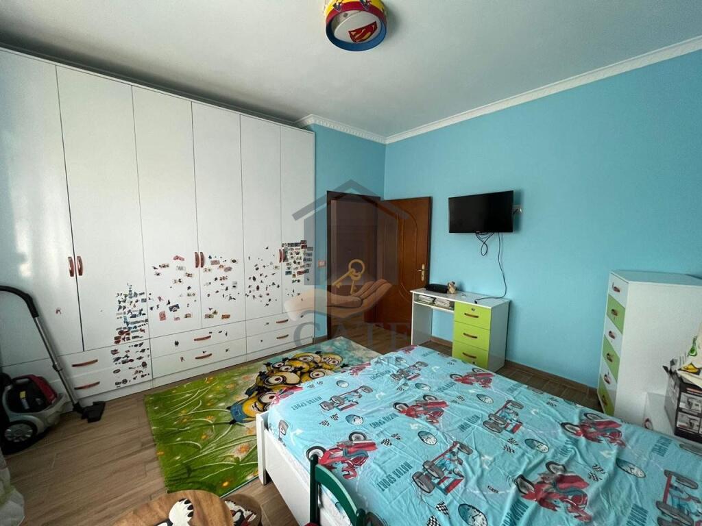 Jepet me qira apartament 2+1 në katin e dytë të një vile, Durrës (pranë Zjarrfikëses)