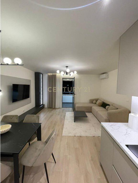 APARTAMENT 2+1 ME QIRA NE KRAH TE AMBASADES AMERIKANE, TIRANE!