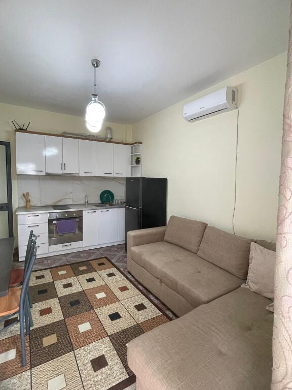 Shitet Apartament 2+1 Golem