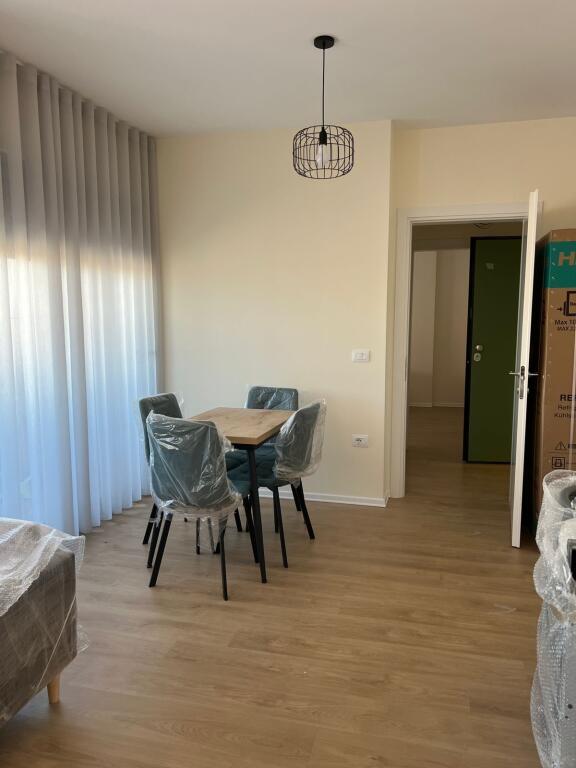Apartament 1+1, Shkolla e Kuqe!