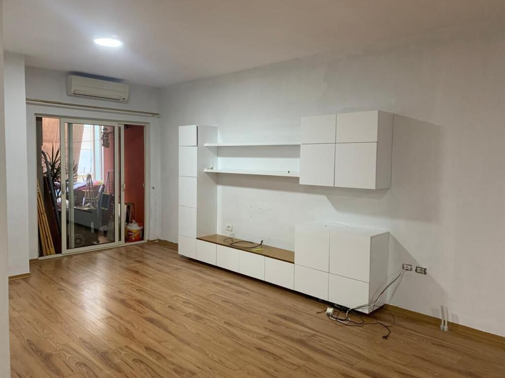 🏢Yzberisht,prane Eco Market jepet me qera apartament 2+1+post parkimi,pjeserisht i mobiluar.550  €uro(Neto)