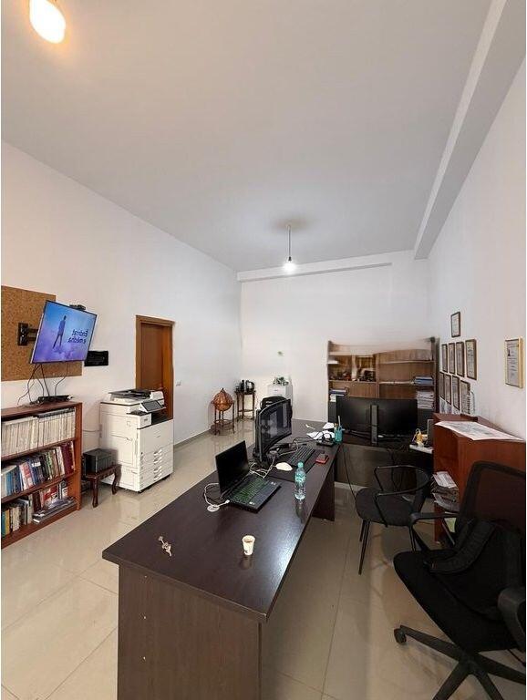 Locale commerciale in vendita vicino alla Procura di Tirana - 125000€ | 43 m²