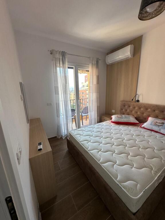 APARTAMENT 1+1+ PARKIM ME QIRA TEK SHKOLLA E KUQE