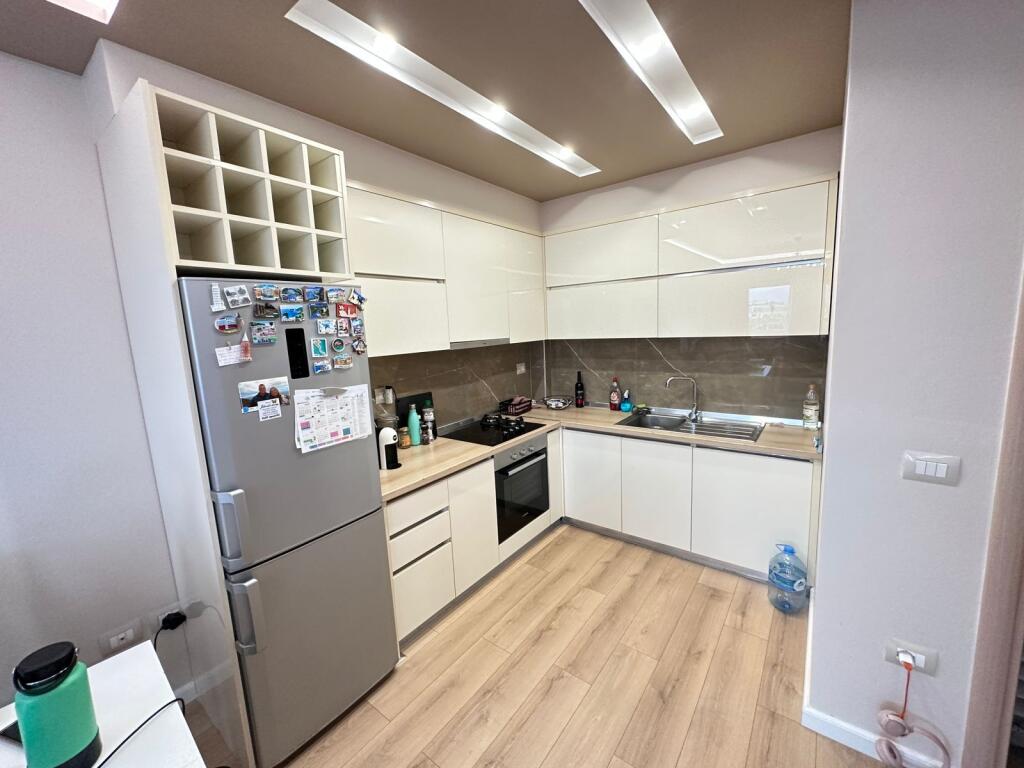 📣 QIRA Apartament 1+1 📍 Liqeni i Thatë, Tiranë 🏢 Kati i 3-të | Me ashensor ✨ Totalisht i mobiluar, i ri dhe shumë komod 💶 550 € / muaj