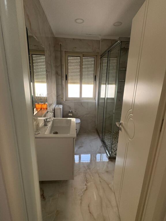 🏢Ne zonen e Don Boskos,Kompleksi Vizion Plus jepet me qera apartament 1+1,i mobiluar 60,000Leke