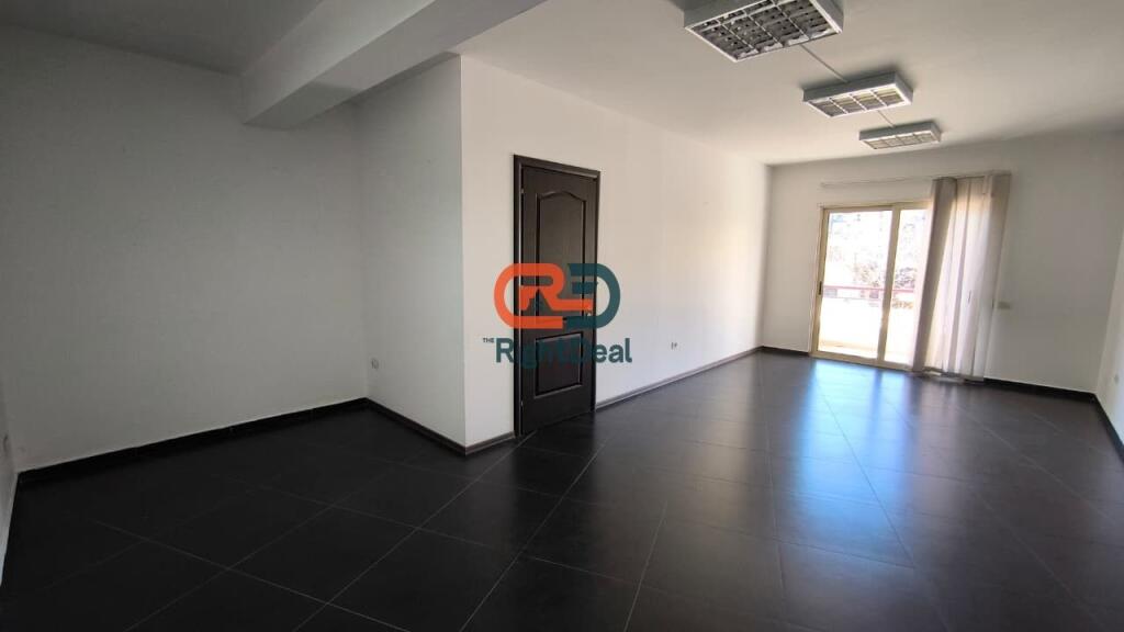 OPPORTUNITY!!! In Don Bosko, Apartment 1+1 And Commercial Space With Dedicated Entrance For Sale!