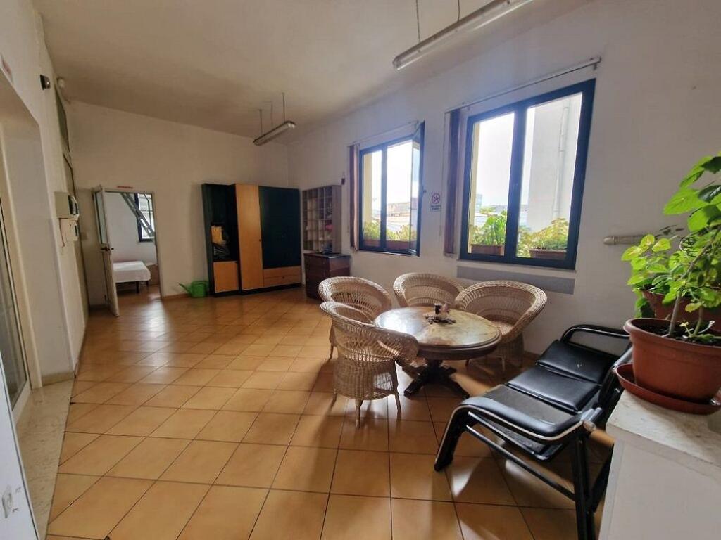 💼 Objekt Funksional 2-Katësh me Zyra & Ashensor Mallrash – Siri Kodra