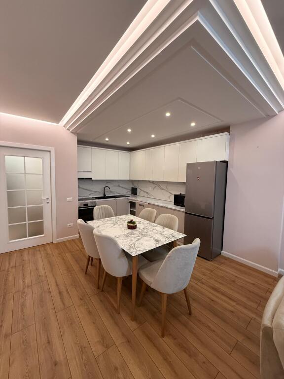 Apartament 2+1+2 per qira  përballë Stacionit të trenit - Durres.