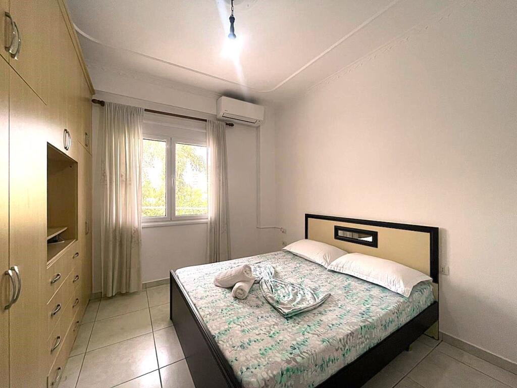 Apartament me tre dhoma me ballkon të madh në zonën LUNGOMARE