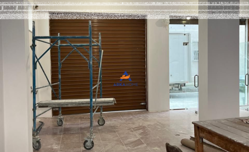 JEPET AMBIENT ME QERA 200M2 "KOMUNA E PARISIT" 150.000 LEKE