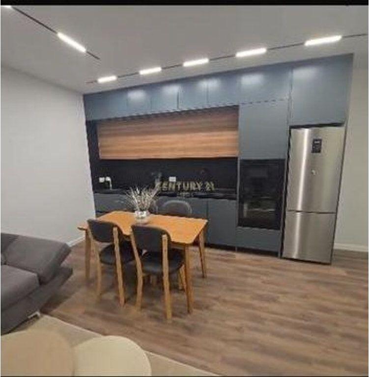 Jepet me qira 2+1+post parkimi prane Hipotekes 750 € /Muaj