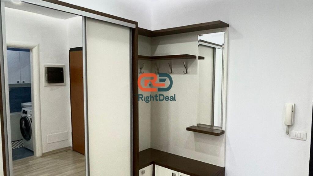 In Centro, Al 9° Piano, Appartamento 2+1+2 In Affitto Investito Con Vista Super !