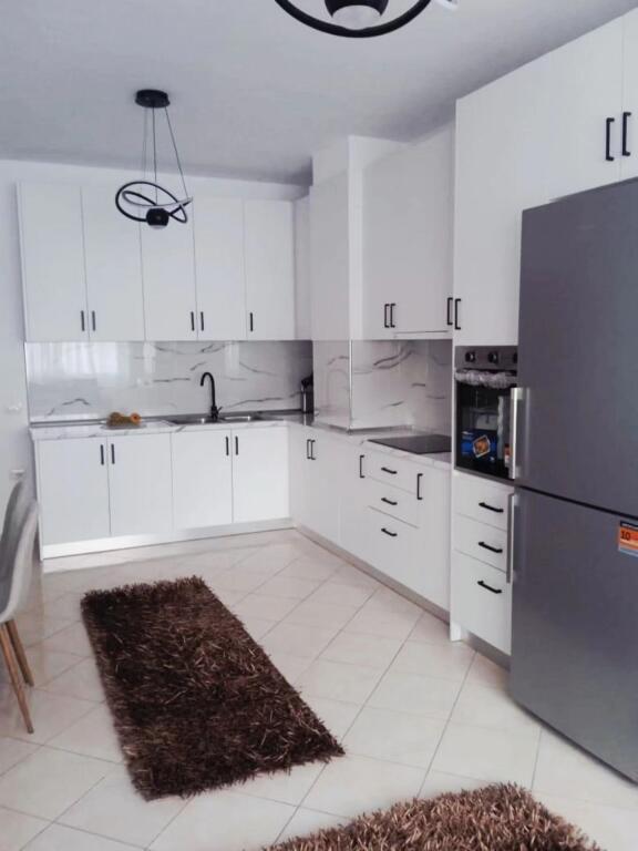 JEPET ME QIRA : Apartament 2+1+ 2/KOMPLEKSI MOLLA/ ASTIR
