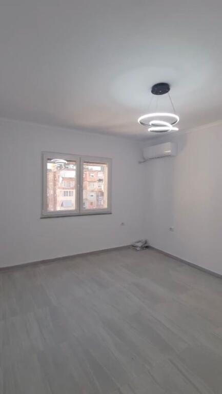 🏢 Locale commerciale in affitto – Myslym Shyr, vicino alla Posta