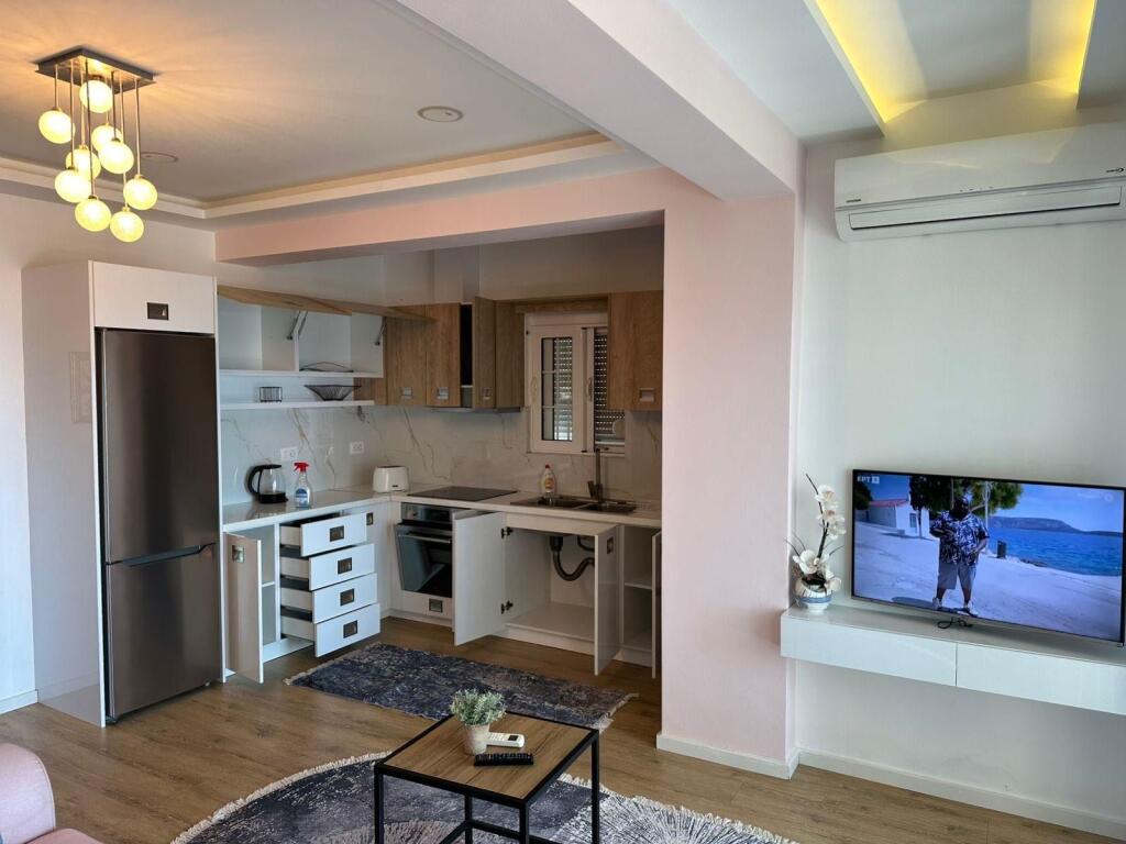 🏡 Appartamento 1+1 in vendita a Saranda con vista mozzafiato sul mare 🌊 e posto auto 🚗
